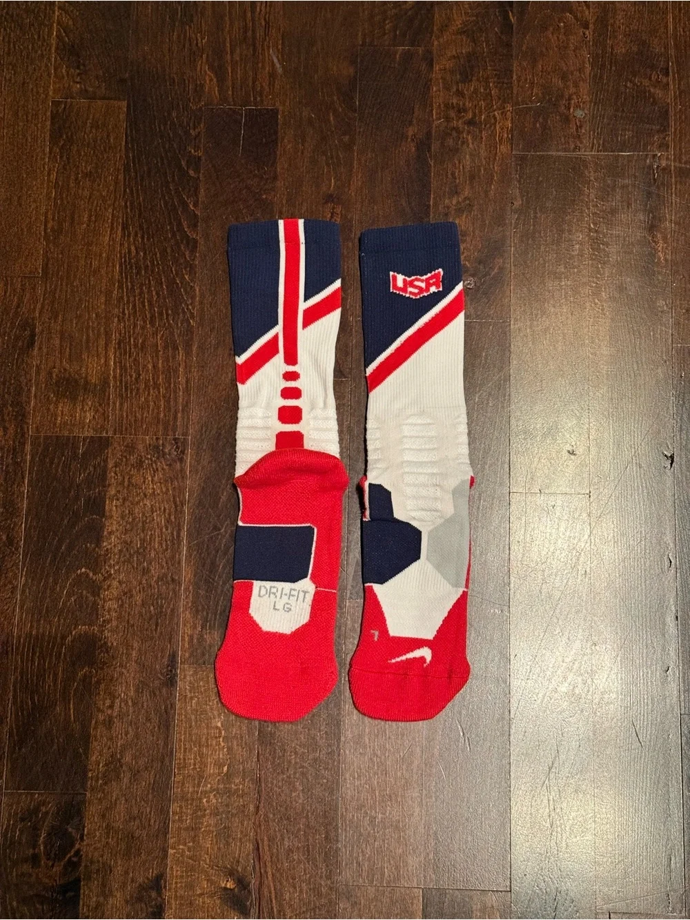 Nike Men’s Team USA 2014 Hyper Elite Dri-Fit Basketball Socks - L (8-12 US)